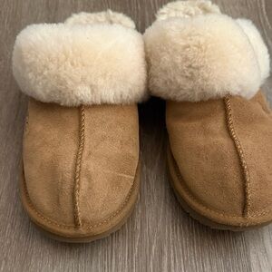 UGG Tan Kids Slippers with Cream Faux Fur